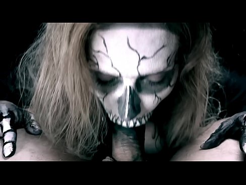 ❤️ Demona knabino suĉanta kokon per sia nigra buŝo kaj glutante kumon. ❤ Faka video ĉe eo.xxxomg.ru ☑