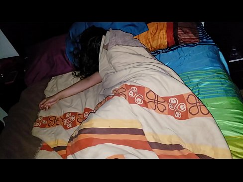 ❤️ Vicfilo kritikante sian junan duonpatrinon dum ŝi dormas. ❤ Faka video ĉe eo.xxxomg.ru ☑